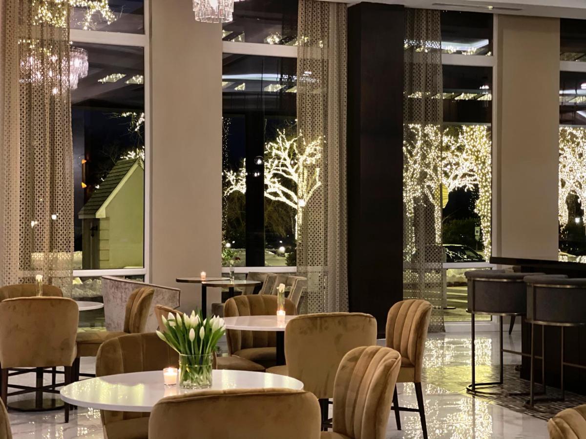 The Chateau Grande Hotel East Brunswick Bagian luar foto