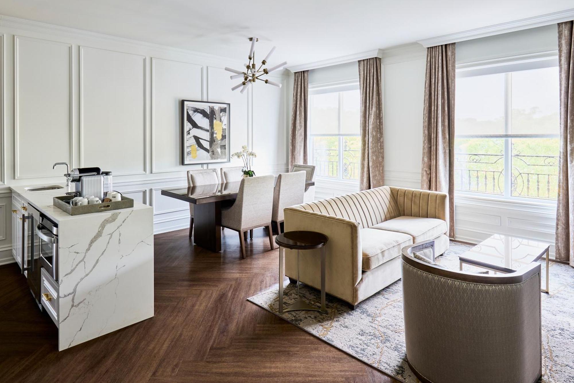 The Chateau Grande Hotel East Brunswick Bagian luar foto