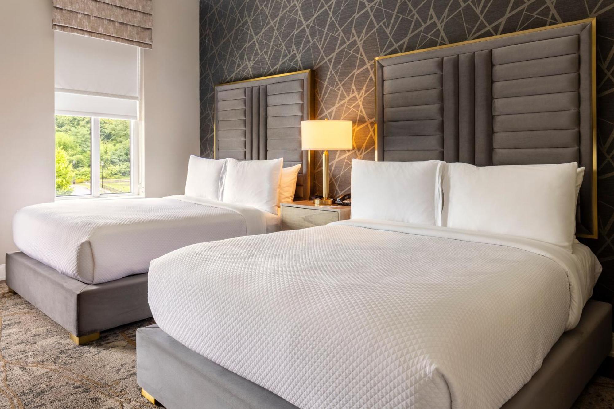The Chateau Grande Hotel East Brunswick Bagian luar foto