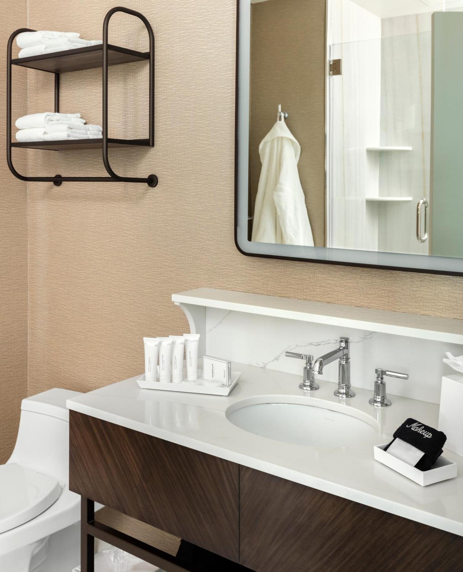 The Chateau Grande Hotel East Brunswick Bagian luar foto